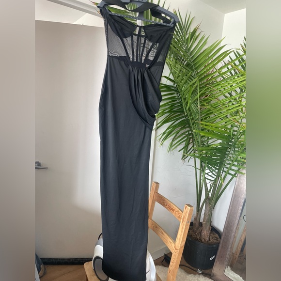 BEAUTIFUL PARTY GOWN CUT BACK WITH SHEER TOP - Picture 7 of 11